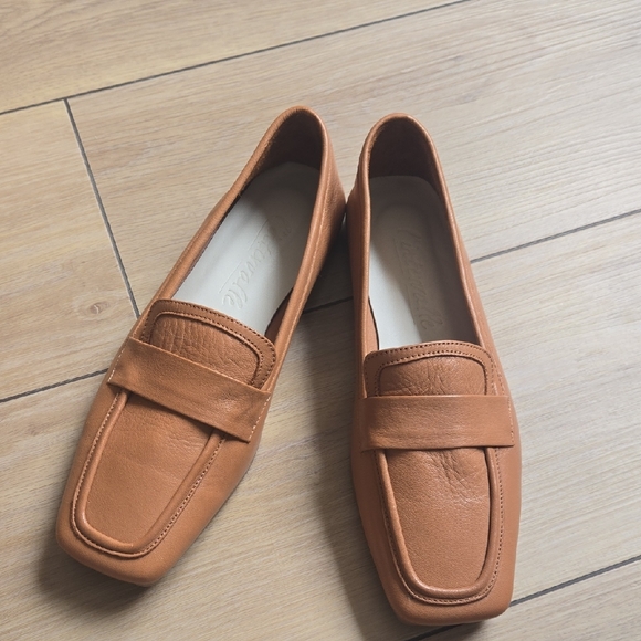 L'INTERVALLE Shoes - NWOT L'INTERVALLE Tan Leather Loafers Sz Eu 36